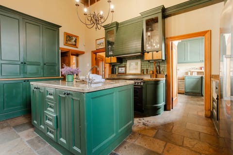 Grand House, 4 Bedrooms, Mountain View | Private kitchen | Electric kettle