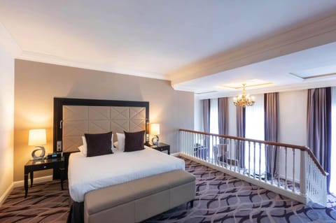 Junior Suite | Premium bedding, minibar, in-room safe, individually decorated