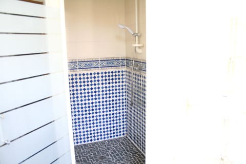 Superior Suite, Private Bathroom, Garden View (Suite des Champs) | Bathroom | Shower, free toiletries, hair dryer, towels