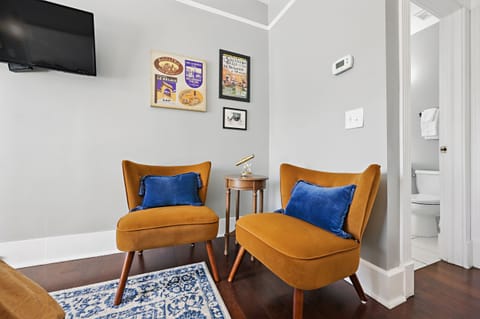 Deluxe Room, 1 Queen Bed, Non Smoking (The Palm Room) | 1 bedroom, premium bedding, pillowtop beds, individually decorated