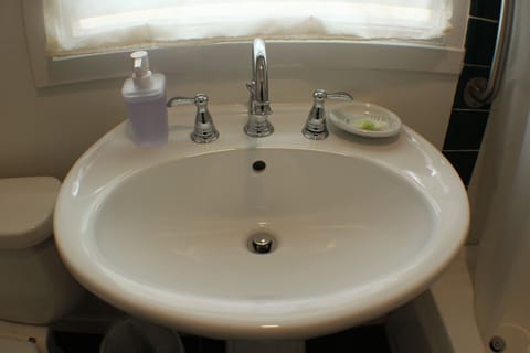 Deluxe Suite, 1 King Bed with Sofa bed, Non Smoking | Blackout drapes, iron/ironing board, free WiFi, bed sheets