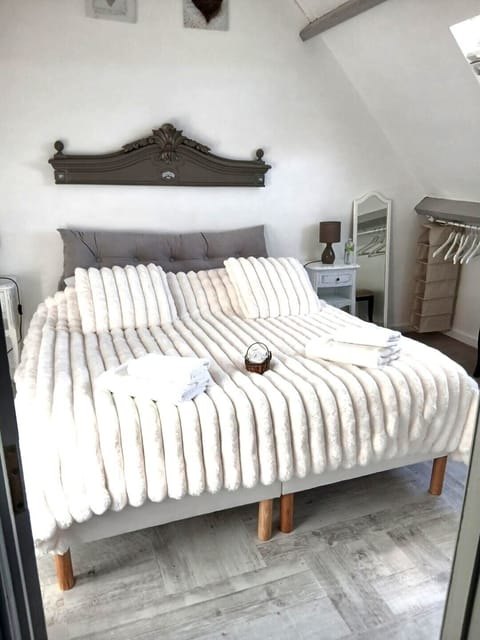 Classic Double Room (Beige) | Individually decorated, individually furnished, laptop workspace