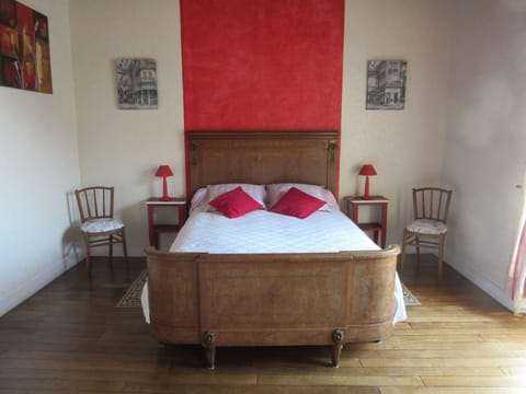 Family Room | Individually decorated, individually furnished, desk, blackout drapes