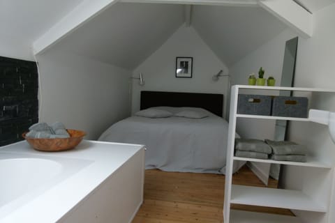 House, 1 Bedroom | 1 bedroom, individually decorated, individually furnished, free WiFi