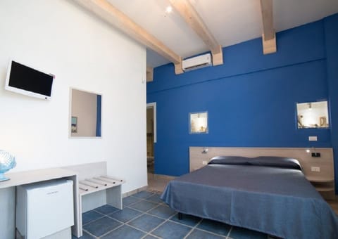 Family Room, Multiple Beds | Minibar, in-room safe, desk, soundproofing