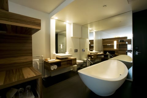 Design Double Room (wellness included) | Bathroom | Hair dryer, towels, soap, shampoo