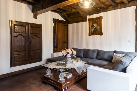 Economy Double Room | Lobby sitting area