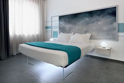 Executive Suite (Cielo 6) | 1 bedroom, minibar, in-room safe, desk