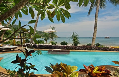 Outdoor pool, pool umbrellas, sun loungers