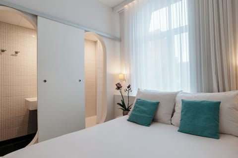 Basic Double Room | Bathroom | Hair dryer, towels, soap, shampoo