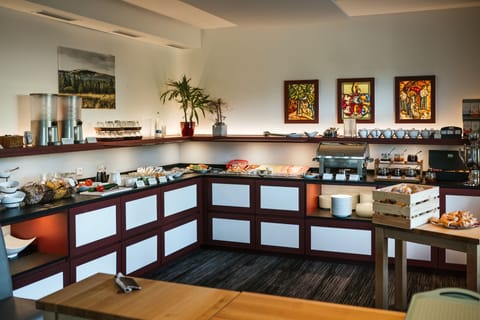 Lunch and dinner served, Regional cuisine