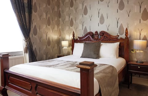 Double Room | Desk, iron/ironing board, free WiFi, bed sheets