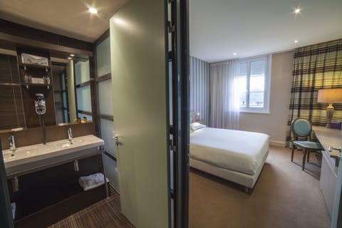 Comfort Double Room | Minibar, in-room safe, desk, soundproofing