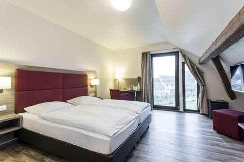 Double Room | Minibar, in-room safe, desk, blackout drapes