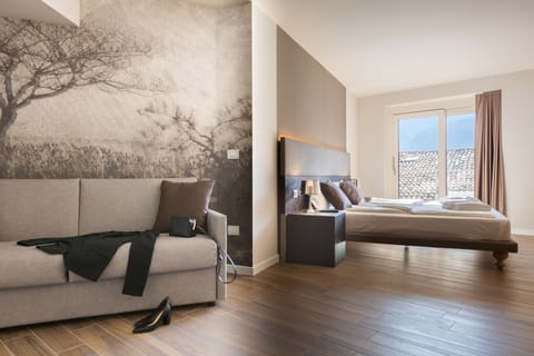 Junior Suite | Down comforters, in-room safe, soundproofing, cribs/infant beds