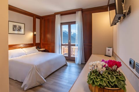 Bedroom with double bed or 2 single beds, balcony | Premium bedding, memory foam beds, in-room safe, desk