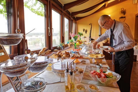 Daily buffet breakfast for a fee