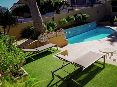 Outdoor pool, pool umbrellas, sun loungers