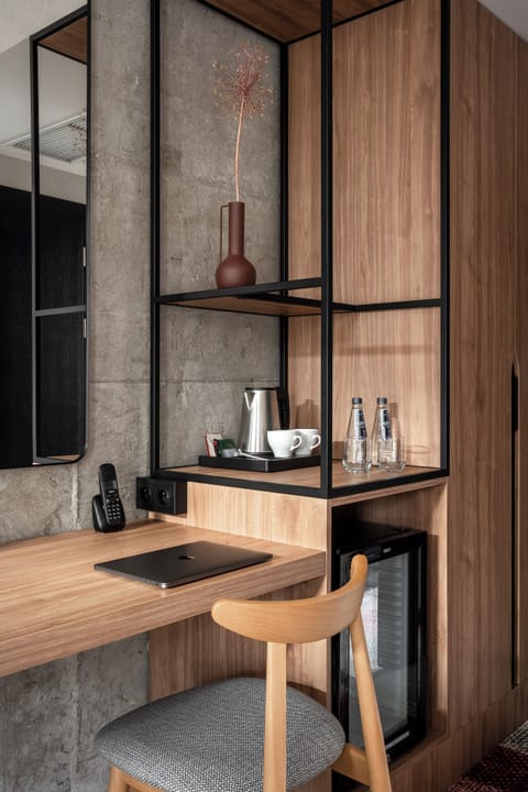 Desk, laptop workspace, iron/ironing board, free WiFi