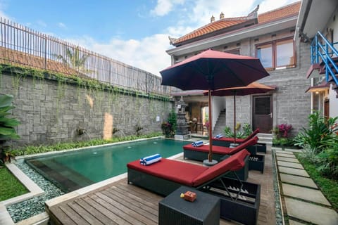 Outdoor pool, pool umbrellas