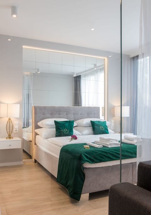 Deluxe Apartment, 1 Queen Bed with Sofa bed, Accessible | Blackout drapes, soundproofing, iron/ironing board, travel crib