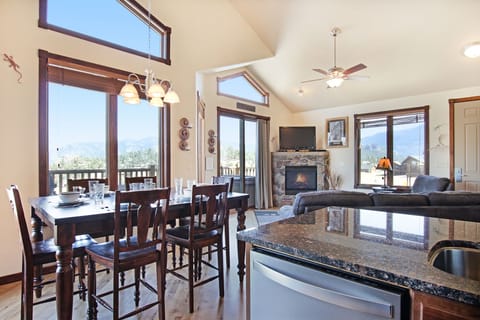 Condo, 2 Bedrooms | Dining