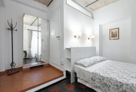 King Double Room | Desk, blackout drapes, soundproofing, free WiFi