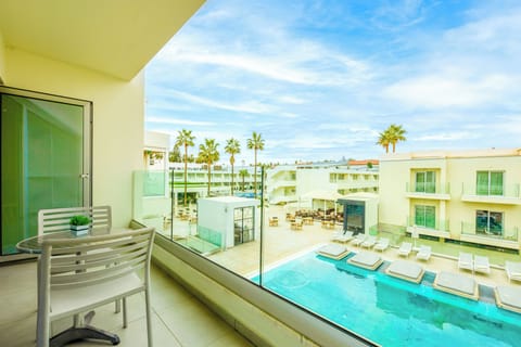 Deluxe Double or Twin Room | In-room safe, soundproofing, WiFi (free), bed sheets