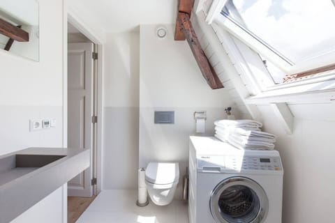 Family Penthouse | Bathroom | Shower, free toiletries, hair dryer, towels