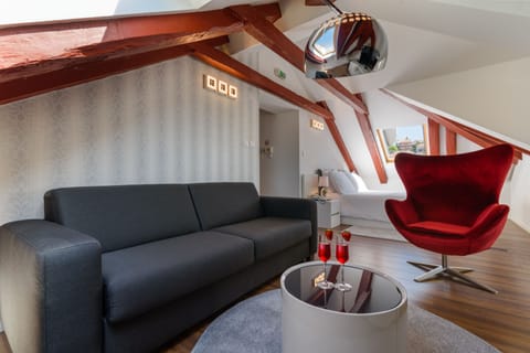 Deluxe Double Room | Premium bedding, minibar, in-room safe, individually decorated