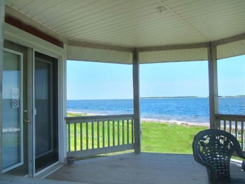 Chalet, 2 Bedrooms, Non Smoking, Partial Sea View | Balcony