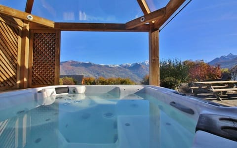 Indoor spa tub