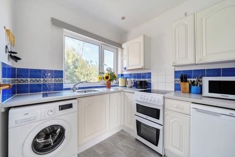 Cottage | Private kitchen | Cookware/dishes/utensils