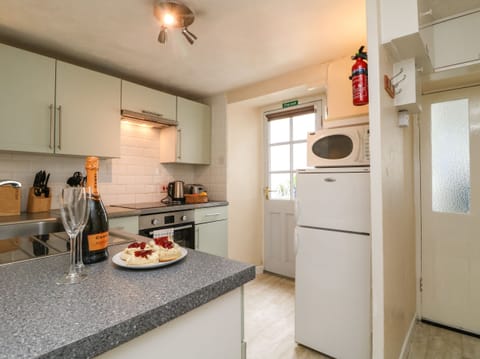 Cottage | Private kitchen | Cookware/dishes/utensils
