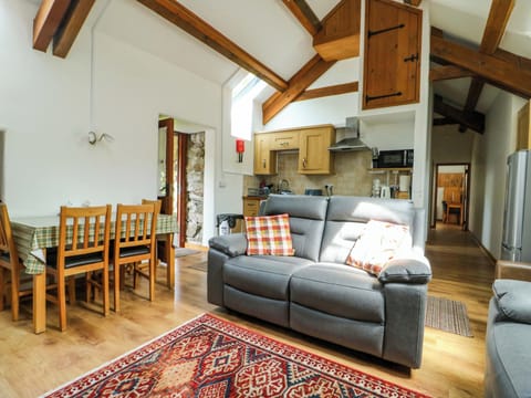 Cottage | Living area | Fireplace