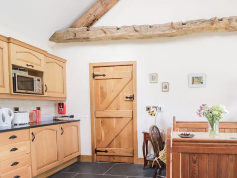 Cottage | 2 bedrooms, individually decorated, individually furnished, free WiFi