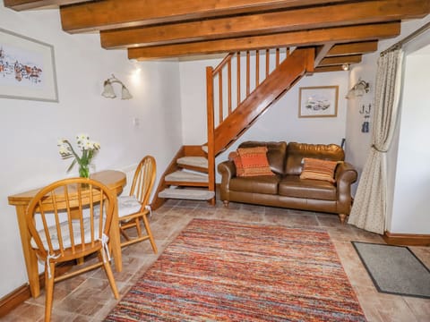 Cottage | Living area | TV