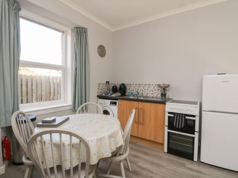 Cottage | Private kitchen | Microwave, stovetop, highchair, cookware/dishes/utensils