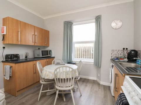 Cottage | Private kitchen | Microwave, stovetop, highchair, cookware/dishes/utensils