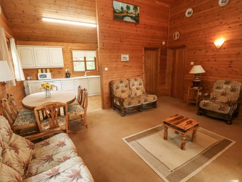Cottage | Living area | TV