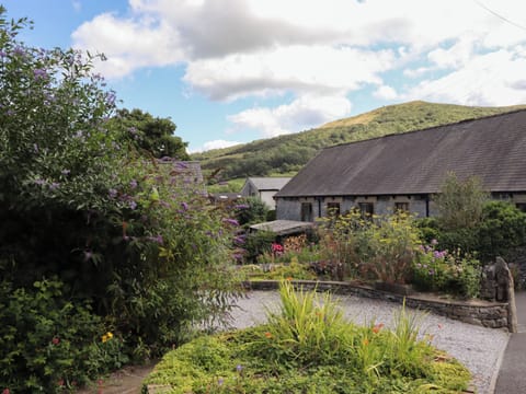 Cottage | Property grounds