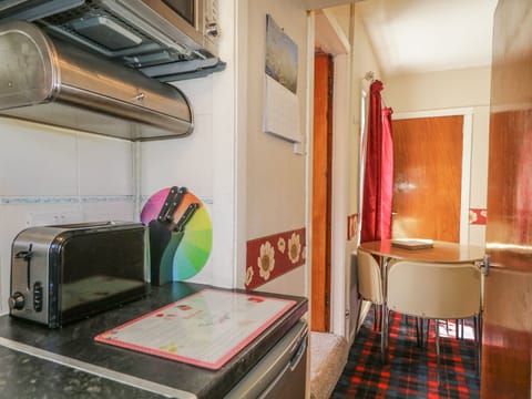 Cottage | 2 bedrooms, individually decorated, individually furnished, free WiFi