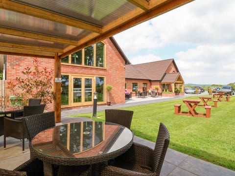 Cottage | Outdoor dining