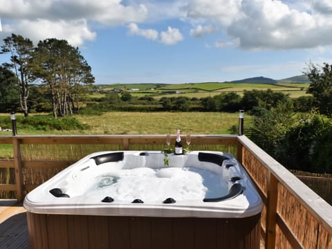 Cottage | Property grounds