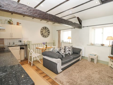 Cottage | Living area | TV