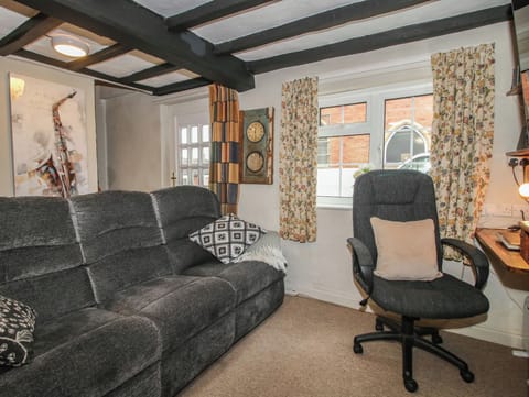 Cottage | Living area | TV
