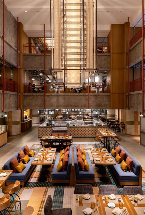 2 restaurants; breakfast, lunch, and dinner served