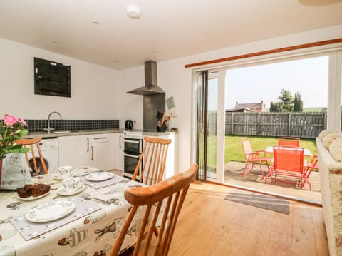 Cottage | Private kitchen | Fridge, highchair, cookware/dishes/utensils