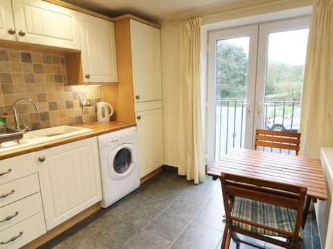Cottage | Private kitchen | Fridge, microwave, stovetop, highchair