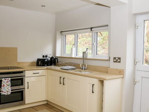 Cottage | Private kitchen | Microwave, stovetop, highchair, cookware/dishes/utensils